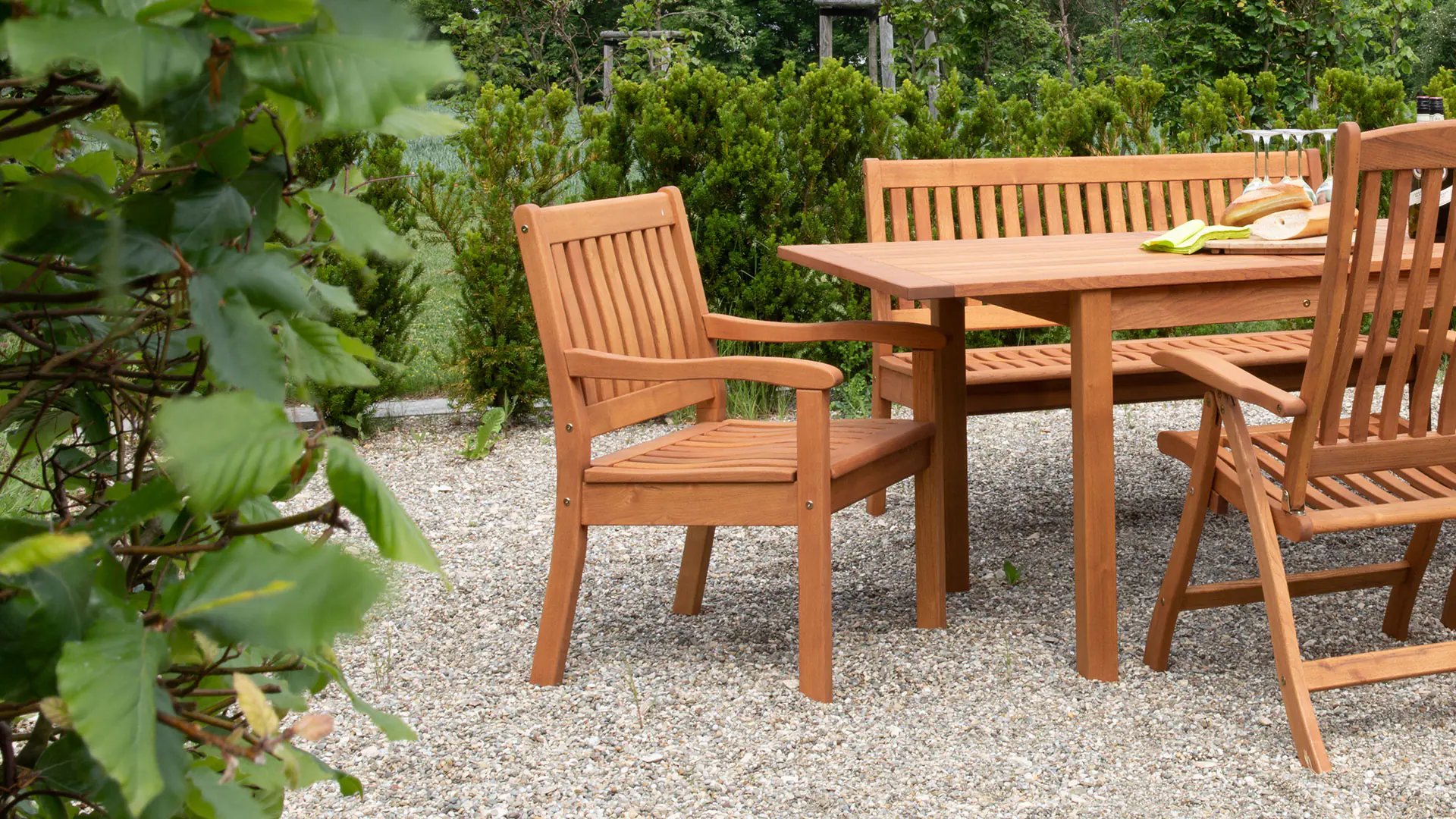 Chaise de jardin classique en bois de robinier résistant aux intempéries