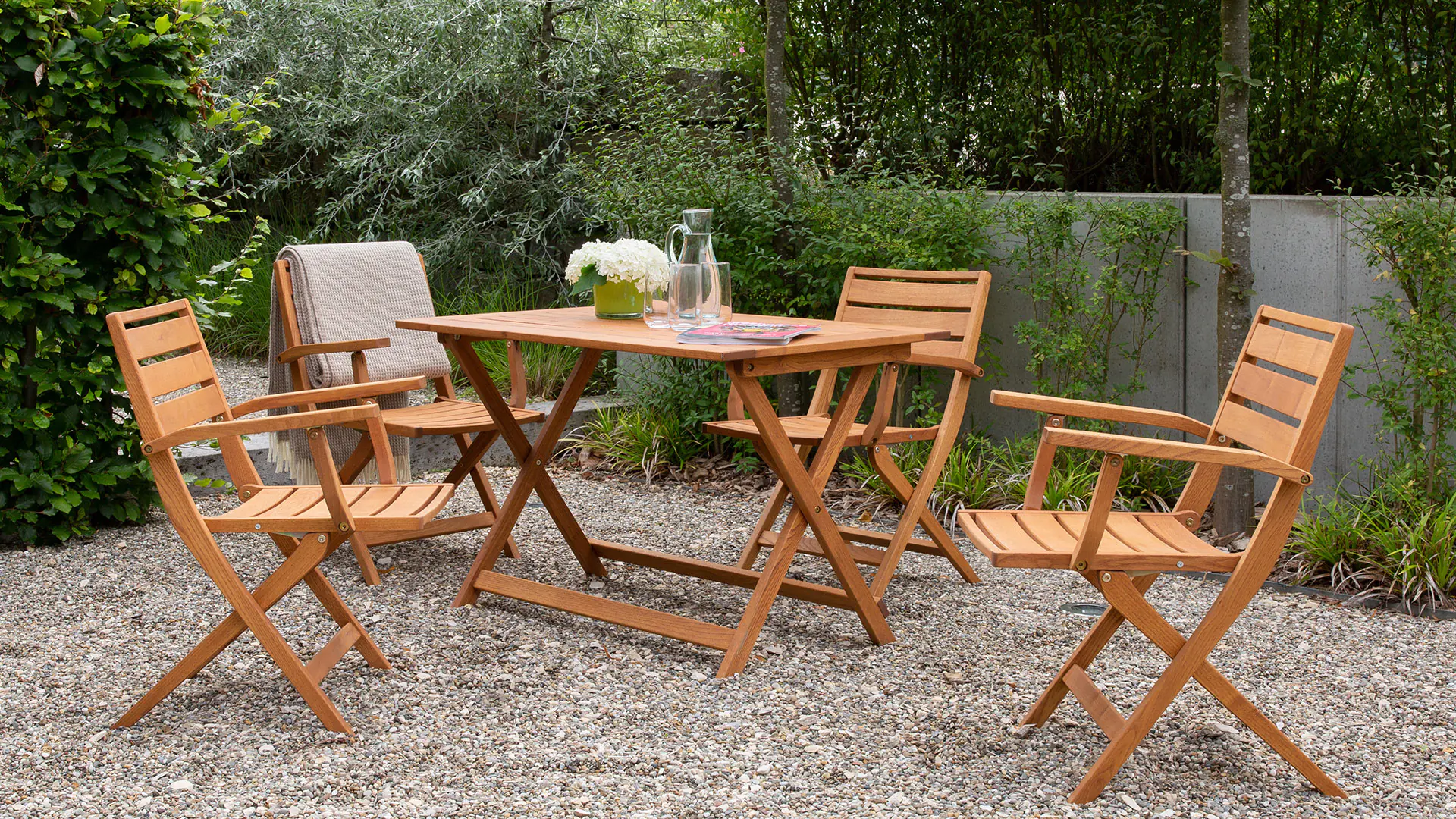 Table de jardin Estiva avec fonction pliante pratique, ici la grande table