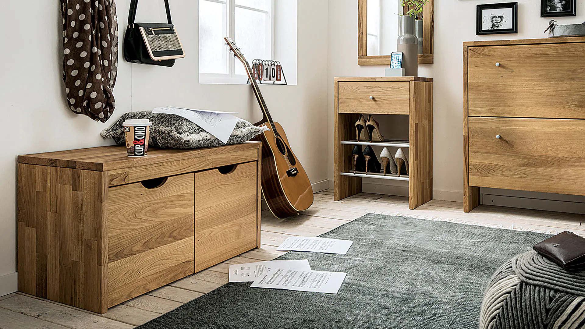 Confortable, décoratif et pratique - Banc Tenero en chêne sauvage massif