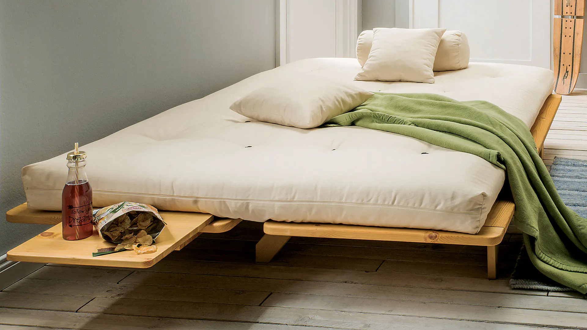 Matelas futon avec un confort de couchage ferme et une faible élasticité d'enfoncement