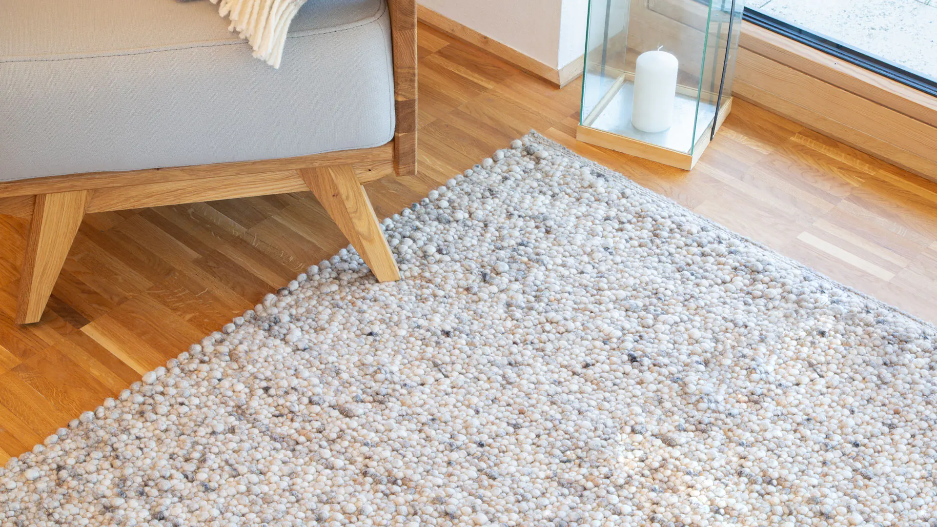 Tapis en laine vierge Ciotto- tissé main, couleur beige clair/galet