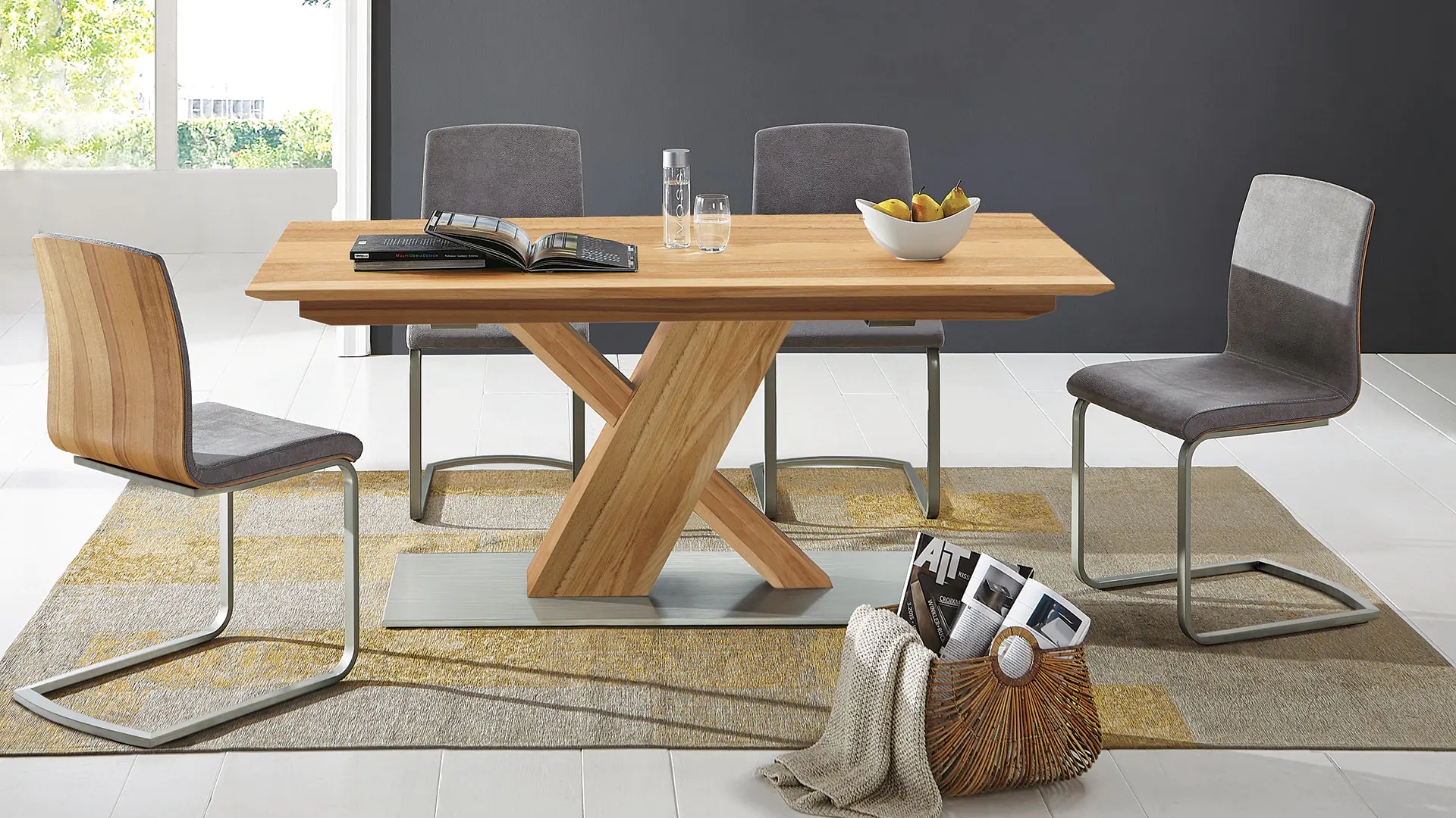 Table avec colonne x pour plus d'espace pour les jambes