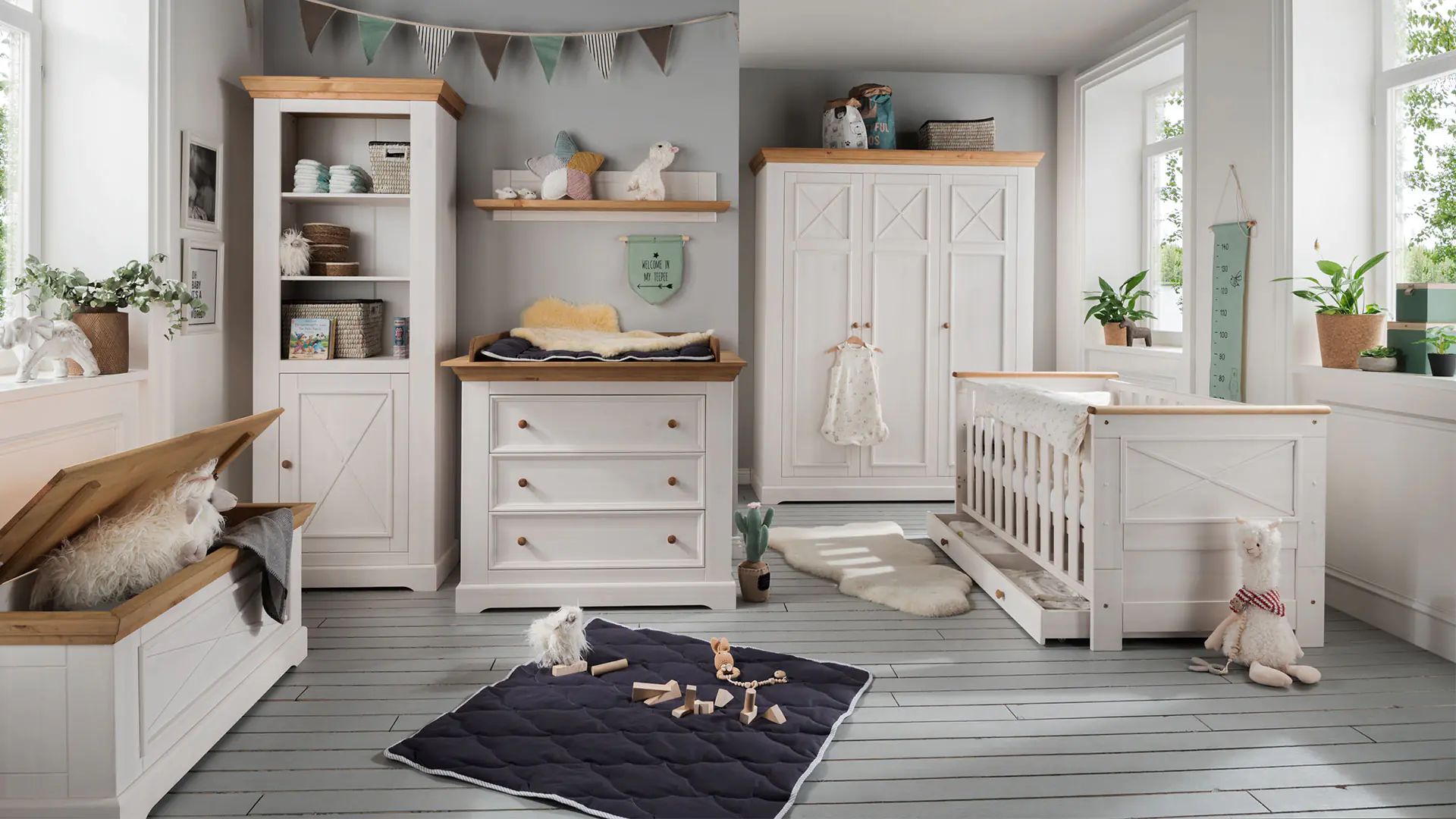 Armoire de chambre de bébé spacieuse avec 3 portes